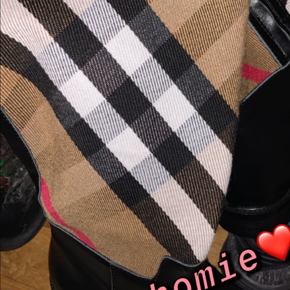 Burberry boots - Picture 1 of 2